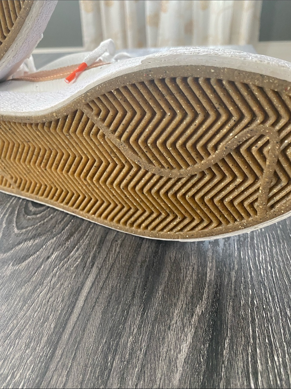 Nike Mens Mid-Top Sneakers. (Or Women) - Picture 16 of 16